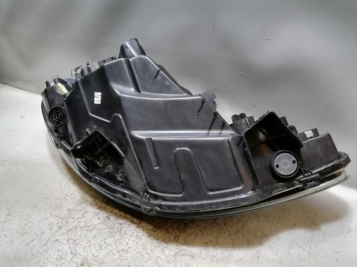 Peugeot 1007 original Scheinwerfer vorn links Halogen schwarzer Hintergrund Bj.2006